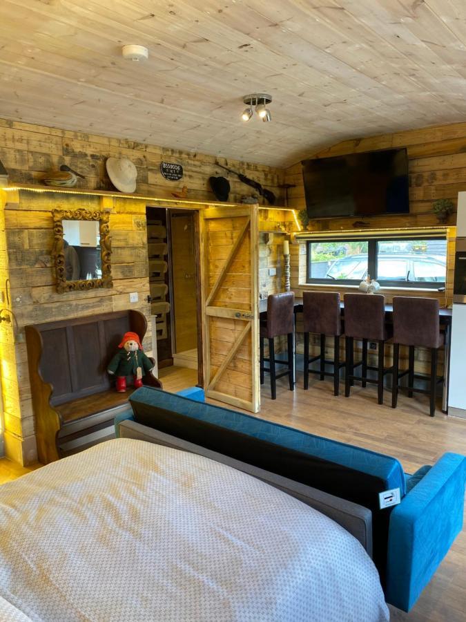 Willow Court Farm Studio East & Petting Farm, 8 Mins To Legoland & Windsor, 15 Mins To Lapland Uk Exteriör bild