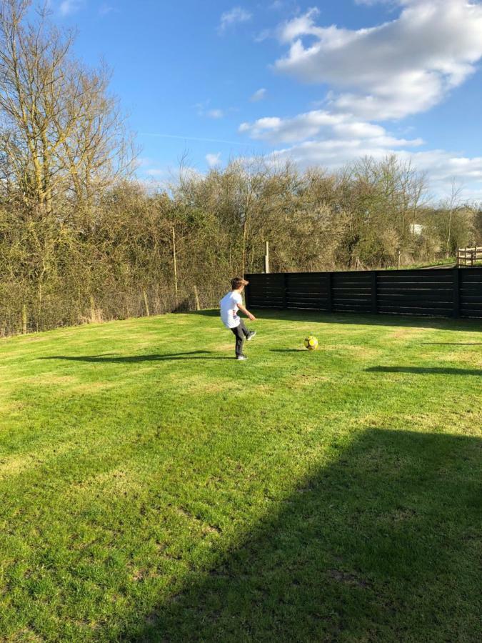 Willow Court Farm Studio East & Petting Farm, 8 Mins To Legoland & Windsor, 15 Mins To Lapland Uk Exteriör bild